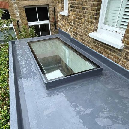 Single-ply flat roof terrace and waterproofing membrane installed by our flat roofers in Richmond.