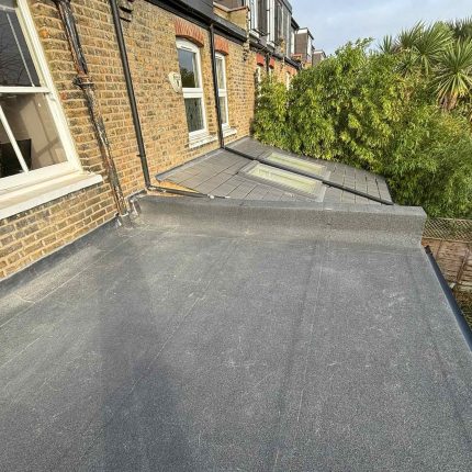 Flat Roofer Richmond Surrey contractor Specialist Roofing Company Sika Sarnafil residents and businesses in need of flat roofing solutions.