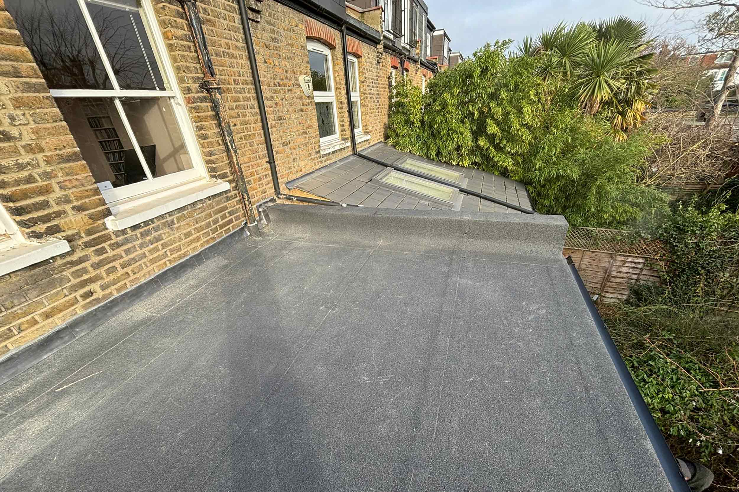 Flat Roofer Richmond Surrey contractor Specialist Roofing Company Sika Sarnafil residents and businesses in need of flat roofing solutions.