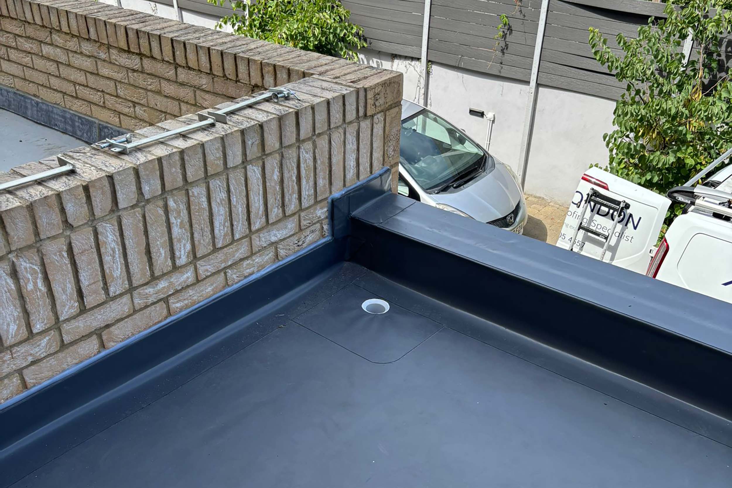 Roofer Raynes Park London